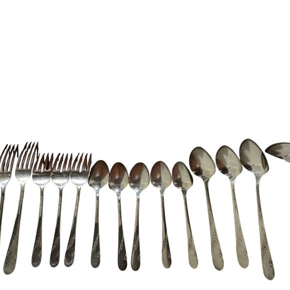 VTG 17 Piece 1950 Oneida Tudor Plate Community Bridal Wreath Floral Pattern - Picture 2 of 16